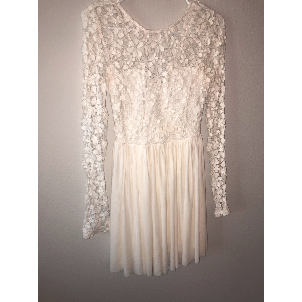 Xenia Boutique Lace Sweetheart mini dress